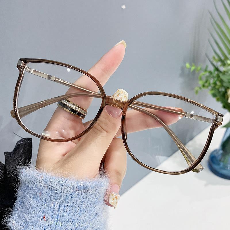 แว่นตาปรับแสงออโต้มาใหม่ รุ่น 2973Auto สายตาปกติ  ใส่หน้าแล้วหน้าสวยดูเด็ก Photochromic blue filter เลนส์เปลี่ยนสีได้เมื่อออกแดด กรอบพลาสติก มีให้เลือก3สี ไม่รวมอุปกรณ์