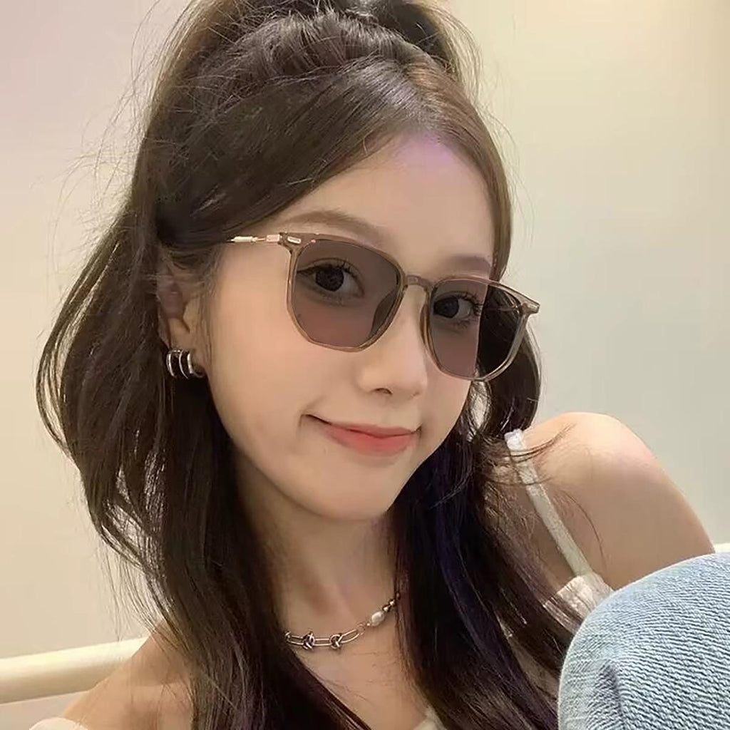 แว่นสายตายาวปรับแสงออกแดดปรับเป็นสีดำ7012สายตายาวหน้าเด็กหน้าสวยเลนปรับแสงออโต้