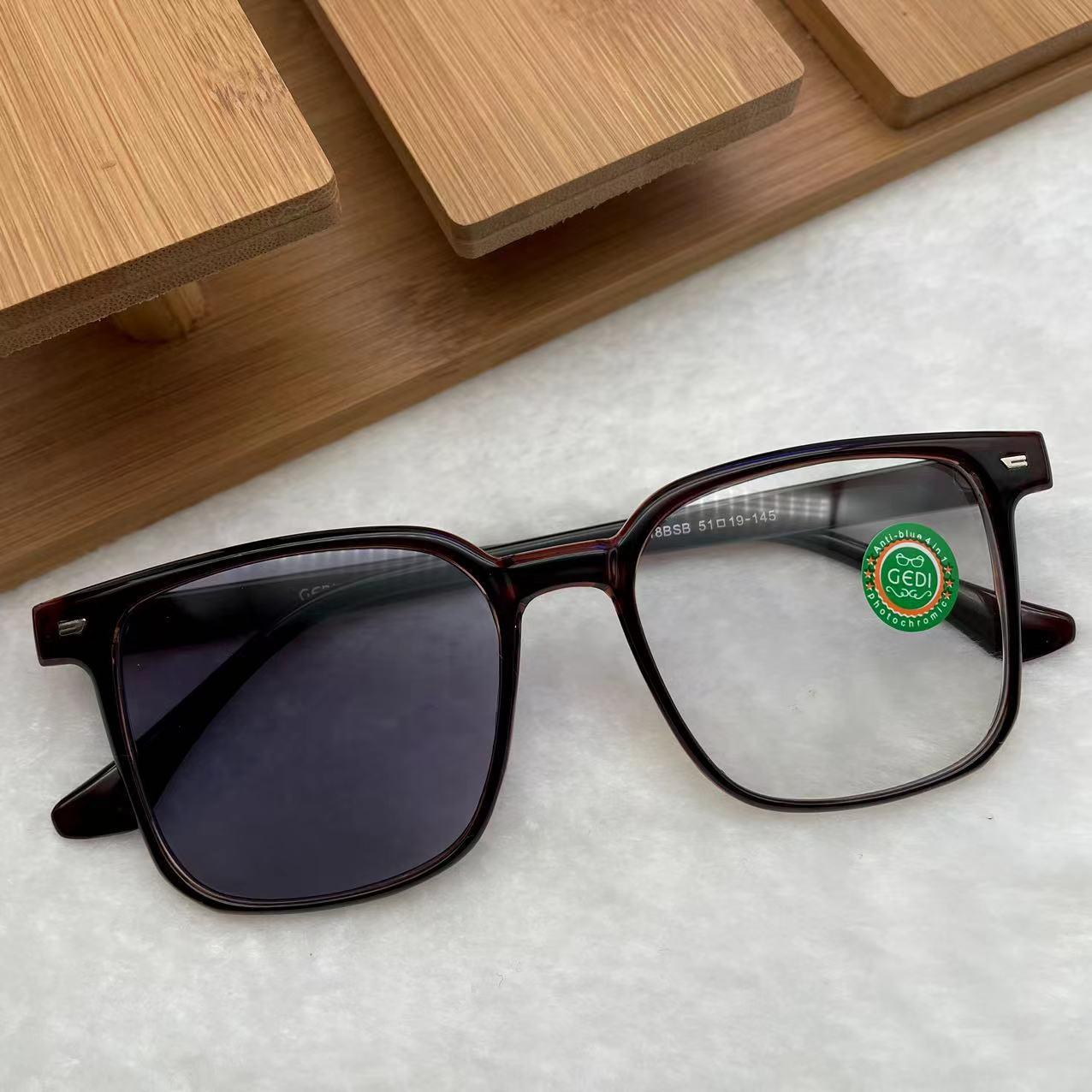 แว่นตาปรับแสงออโต้ รุ่น 2518Auto ทรงเหลี่ยมงานเข้าใหม่สีสวยใส่สวยมาก Photochromic blue filter เลนส์เปลี่ยนสีได้เมื่อออกแดด กรอบพลาสติก มีให้เลือก5สี ไม่รวมอุปกรณ์