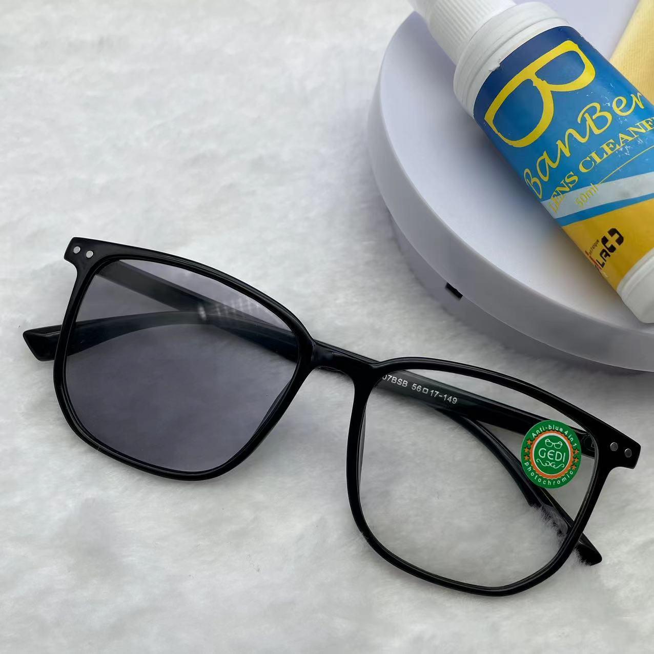 แว่นตาปรับแสงออโต้ รุ่น 28007Auto ทรงเหลี่ยมงานเข้าใหม่สีสวยใส่สวยมาก Photochromic blue filter เลนส์เปลี่ยนสีได้เมื่อออกแดด กรอบพลาสติก มีให้เลือก5สี ไม่รวมอุปกรณ์
