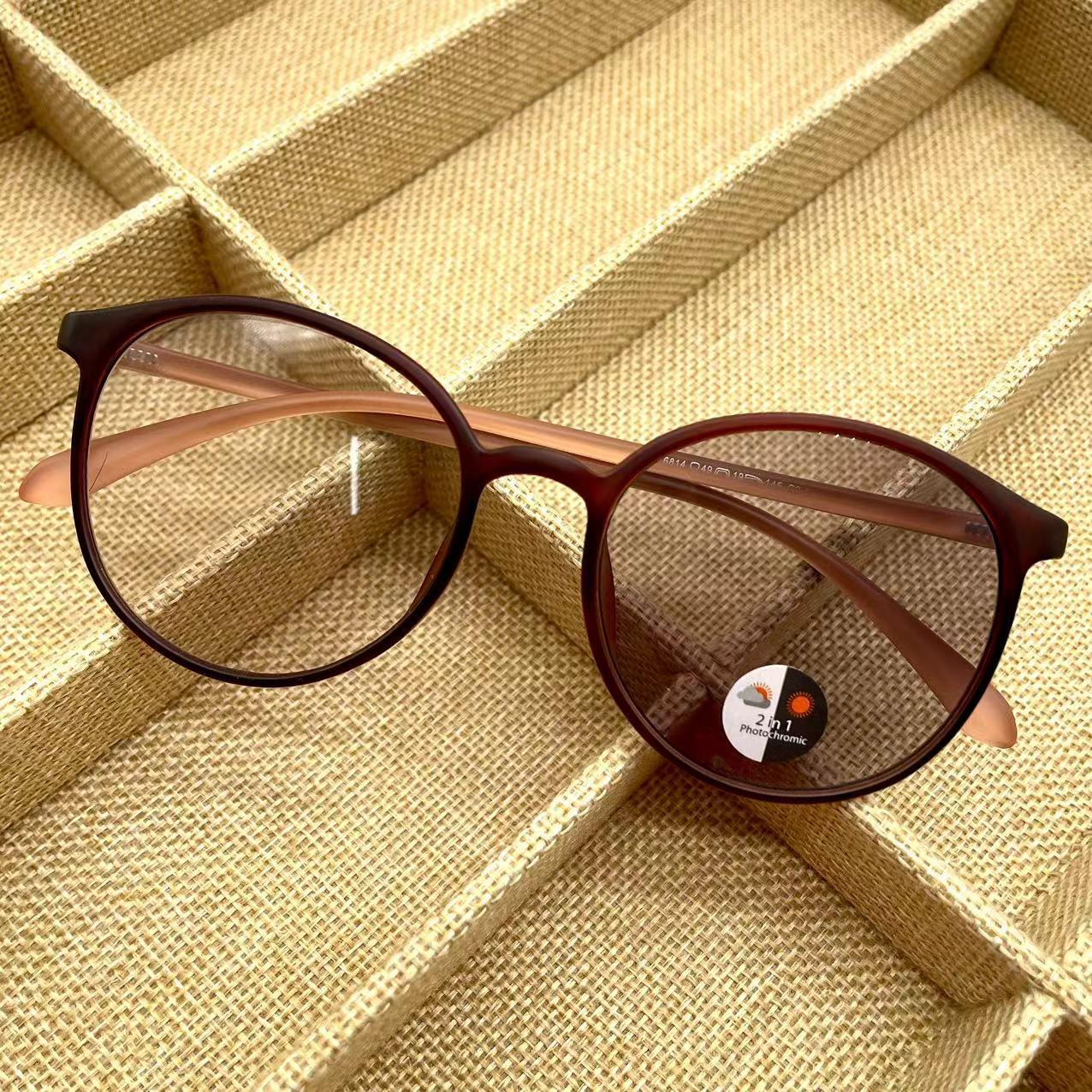 แว่นตาปรับแสงออโต้ รุ่น 6814Auto ทรงหยอดน้ำกรอบพลาสติกเบาสบายเมื่อสวมใส่ Photochromic blue filter เลนส์เปลี่ยนสีได้เมื่อออกแดด มีให้เลือก2สี ไม่รวมอุปกรณ์