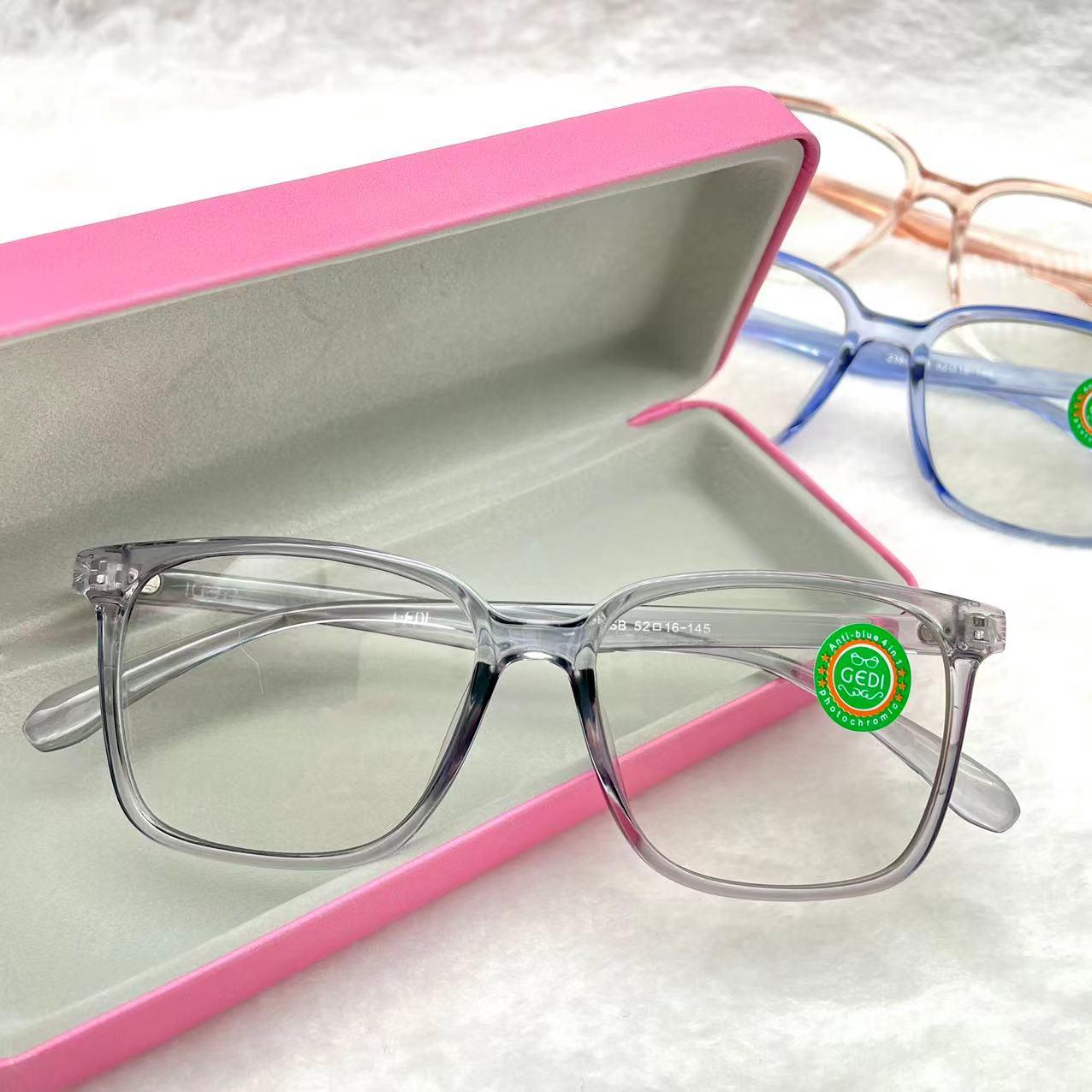 แว่นตาปรับแสงออโต้ รุ่น 2369Auto ทรงเหลี่ยมงานเข้าใหม่สีสวยใส่สวยมาก Photochromic blue filter เลนส์เปลี่ยนสีได้เมื่อออกแดด กรอบพลาสติก มีให้เลือก5สี ไม่รวมอุปกรณ์