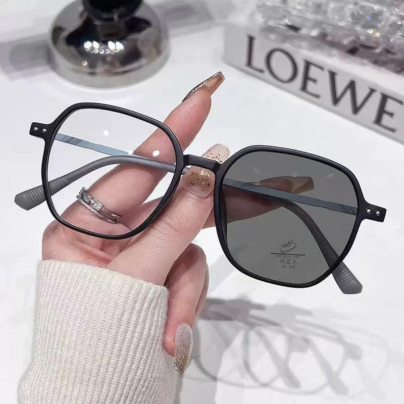 แว่นสายตายาวสายตาปกติเลนส์ออโตเมติก ออกแดดเปลี่ยนสี UV400 รุ่น 3190Auto ทรงสวยถนอมสายตาได้ดีมากๆมีหลายสีให้เลือก
