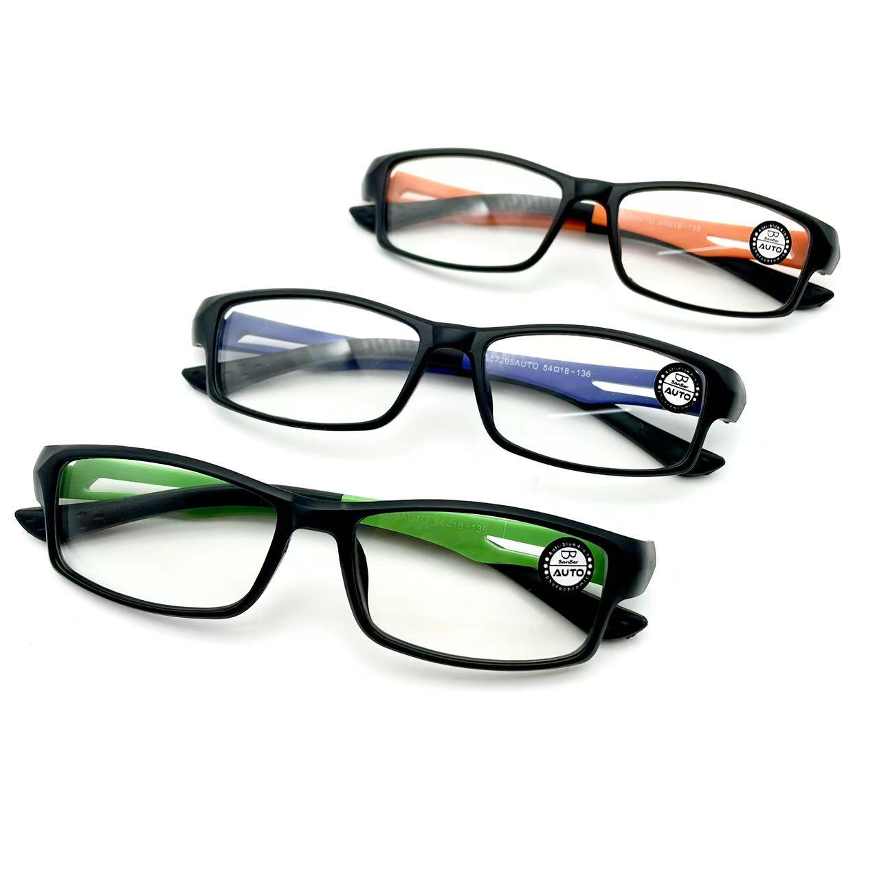 แว่นสายตาสั้นแฟชั่น รุ่น52205Auto ทำจากเลนส์พลาสติกใส น้ำหนักเบาสวมใส่สบาย ตกพื้นไม่แตก ออกแดดเปลี่ยนสีเลือกได้เลยจ้าาา