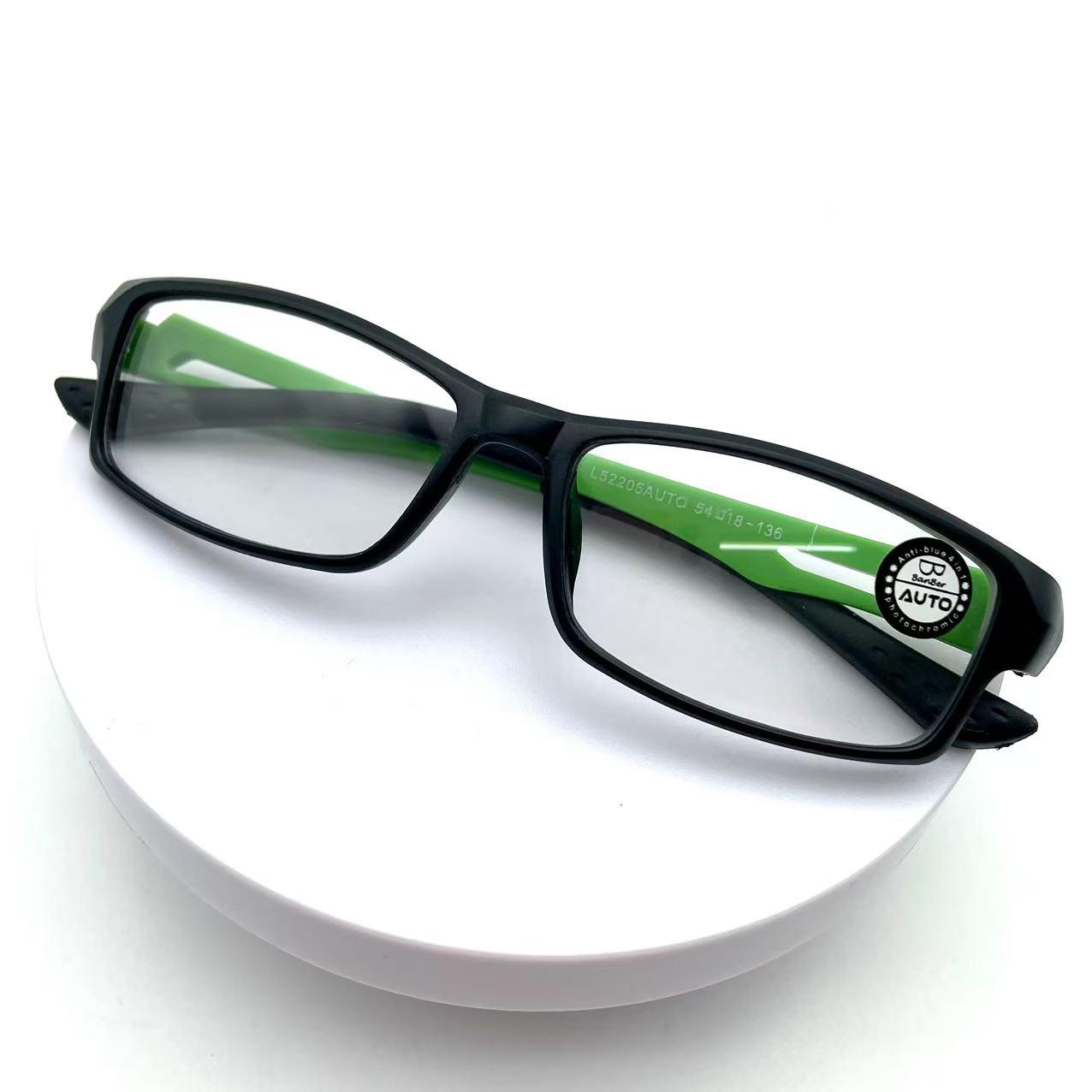 แว่นสายตาสั้นแฟชั่น รุ่น52205Auto ทำจากเลนส์พลาสติกใส น้ำหนักเบาสวมใส่สบาย ตกพื้นไม่แตก ออกแดดเปลี่ยนสีเลือกได้เลยจ้าาา