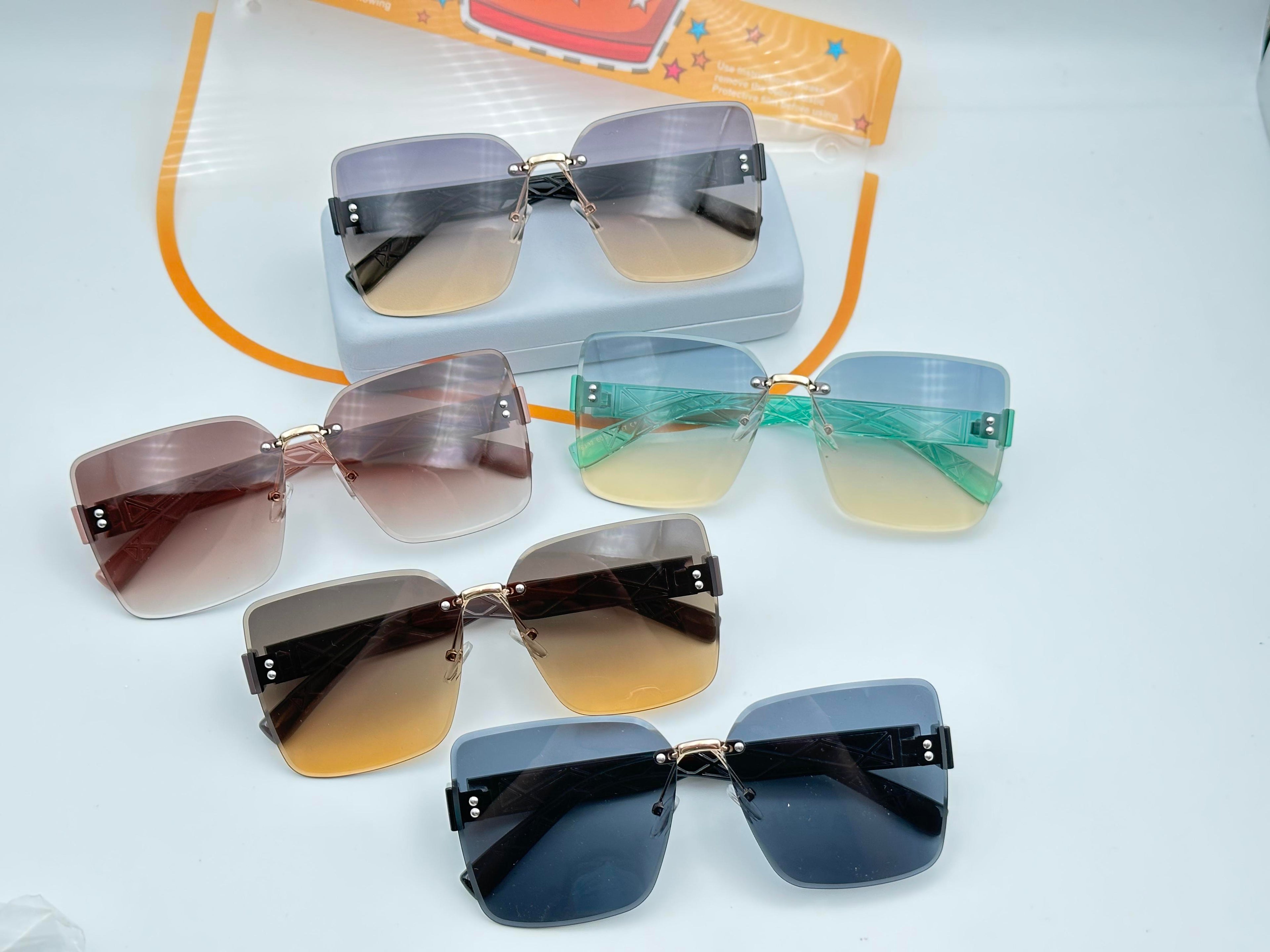 แว่นกันแดดแฟชั่น รุ่น 6132 มี5สี  ใช้ได้ทั้งหญิง-ชาย เก็บทรงสวย กันแดด ไม่มีขอบ  ไม่รวมอุปกรณ์