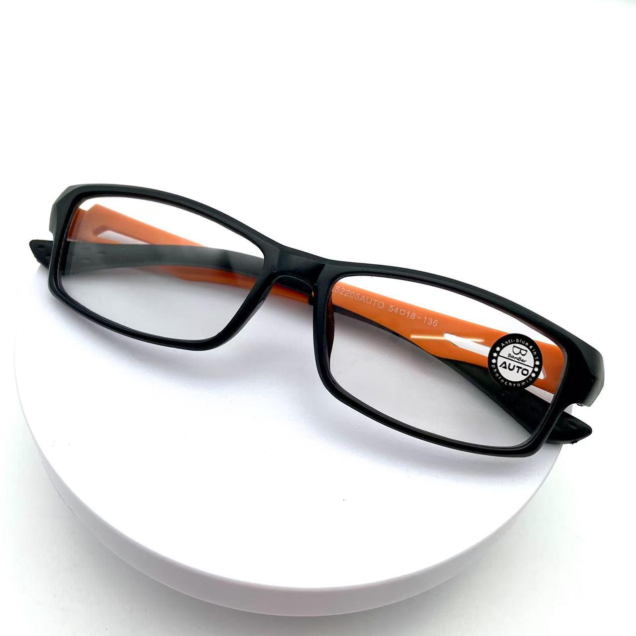 แว่นสายตายาวแฟชั่น กรอบสีดำ รุ่น52205Auto  ทำจากเลนส์พลาสติกใส น้ำหนักเบาสวมใส่สบาย ไม่หนักสบายตาสุดๆ ออกแดดเปลี่ยนสี