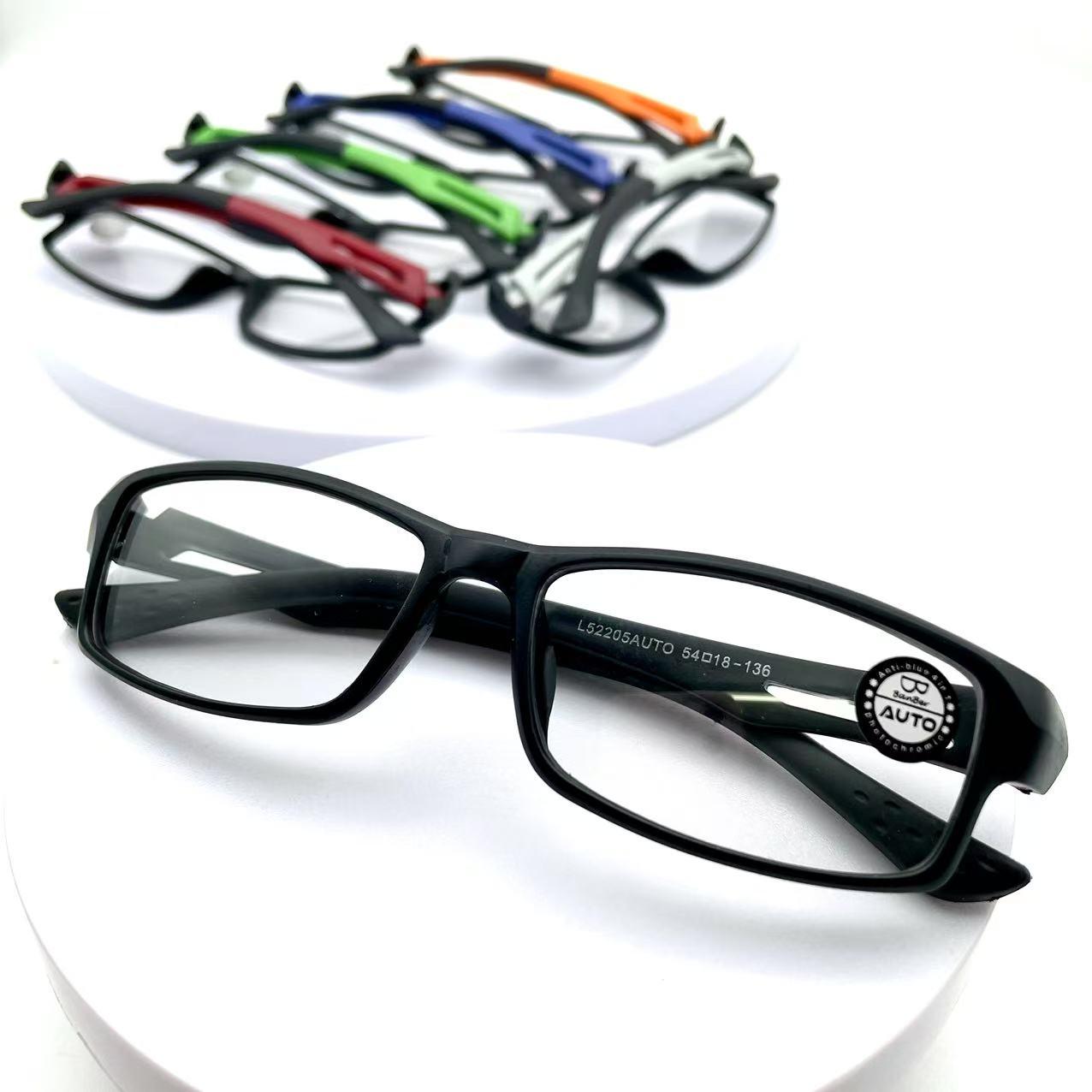 แว่นสายตาสั้นแฟชั่น รุ่น52205Auto ทำจากเลนส์พลาสติกใส น้ำหนักเบาสวมใส่สบาย ตกพื้นไม่แตก ออกแดดเปลี่ยนสีเลือกได้เลยจ้าาา