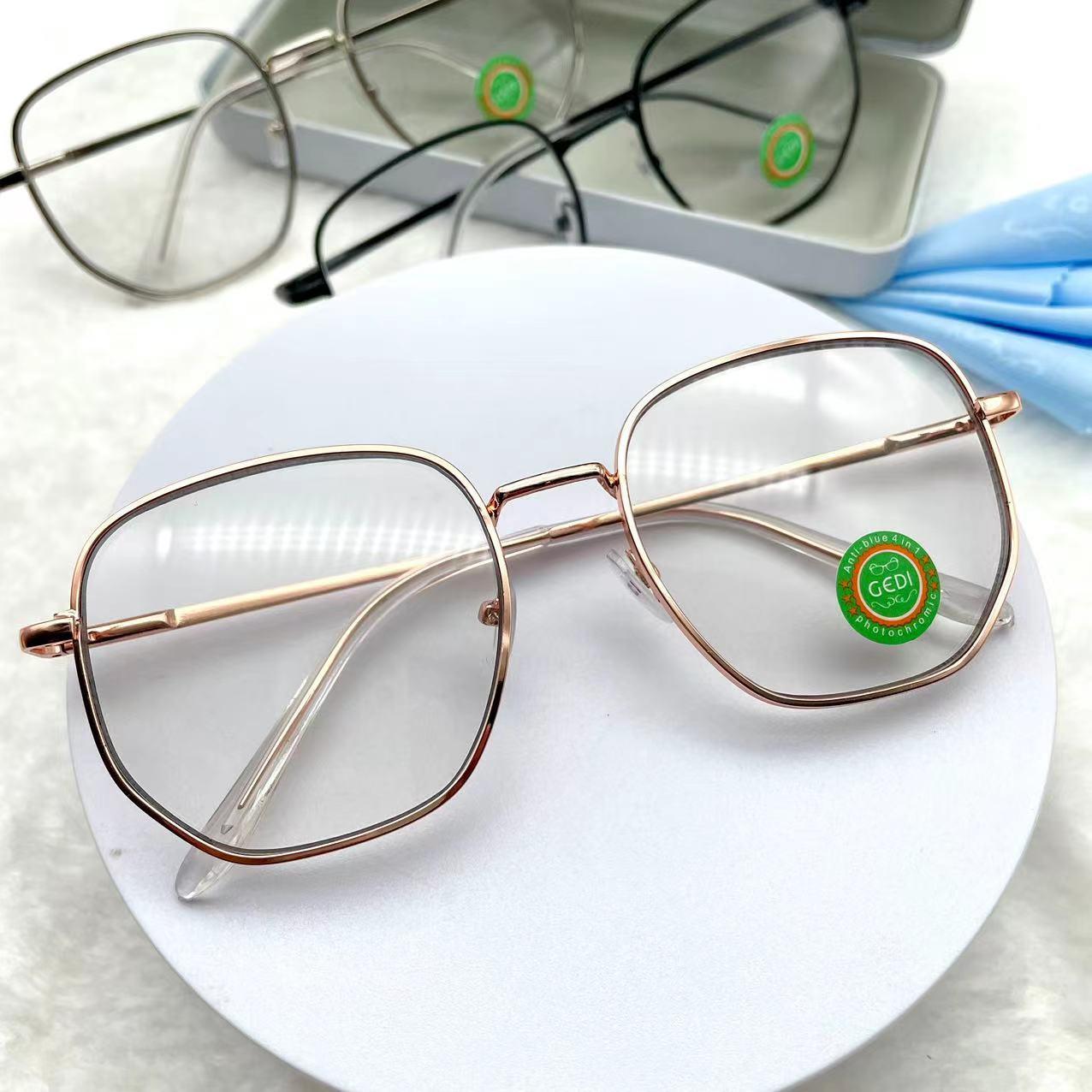 แว่นตาปรับแสงออโต้ รุ่น 705Auto งานดีแข็งแรงแฟชั่นเข้าใหม่ใส่แล้วหน้าสวย Photochromic blue filter เลนส์เปลี่ยนสีได้เมื่อออกแดด กรอบโลหะ มีให้เลือก3สี ไม่รวมอุปกรณ์