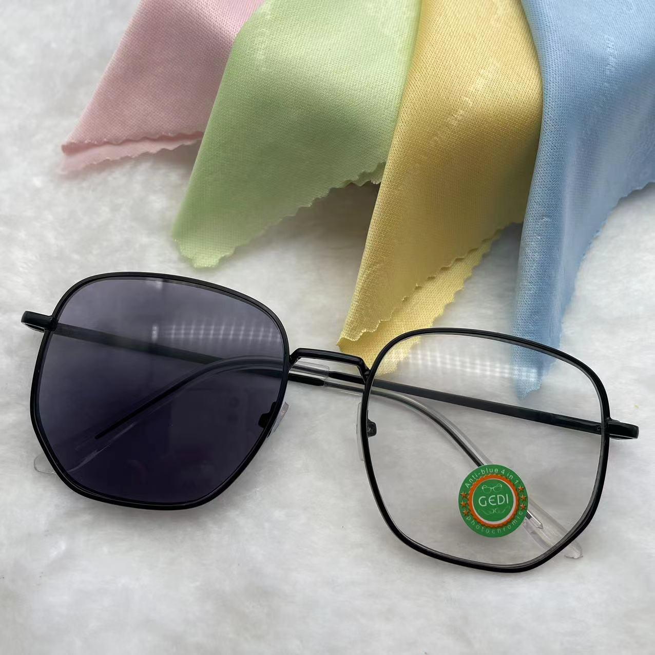 แว่นตาปรับแสงออโต้ รุ่น 705Auto งานดีแข็งแรงแฟชั่นเข้าใหม่ใส่แล้วหน้าสวย Photochromic blue filter เลนส์เปลี่ยนสีได้เมื่อออกแดด กรอบโลหะ มีให้เลือก3สี ไม่รวมอุปกรณ์