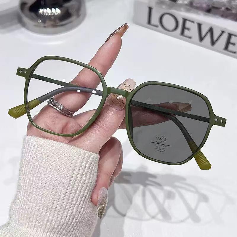 แว่นสายตายาวสายตาปกติเลนส์ออโตเมติก ออกแดดเปลี่ยนสี UV400 รุ่น 3190Auto ทรงสวยถนอมสายตาได้ดีมากๆมีหลายสีให้เลือก