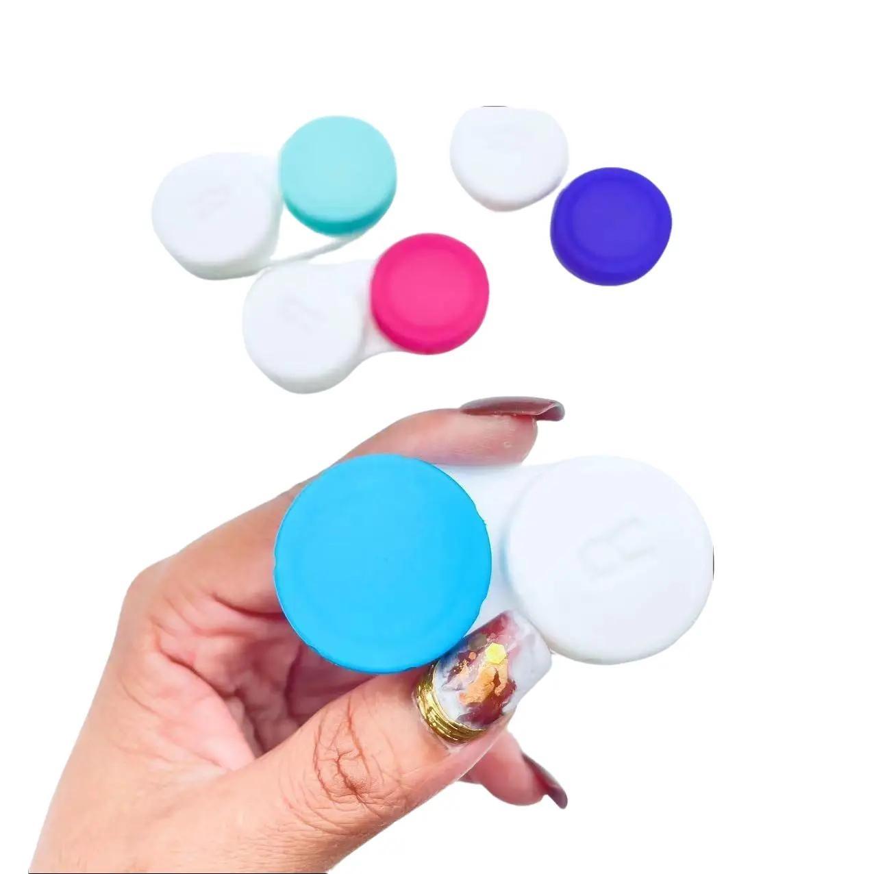 ตลับคอนแทคเลนส์ R111 ที่ใส่คอนแทคเลนส์ 1ชุดมี4ชิ้น แบบคละสี