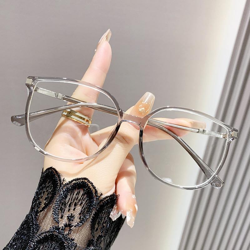 แว่นตาปรับแสงออโต้มาใหม่ รุ่น 2973Auto สายตาปกติ  ใส่หน้าแล้วหน้าสวยดูเด็ก Photochromic blue filter เลนส์เปลี่ยนสีได้เมื่อออกแดด กรอบพลาสติก มีให้เลือก3สี ไม่รวมอุปกรณ์