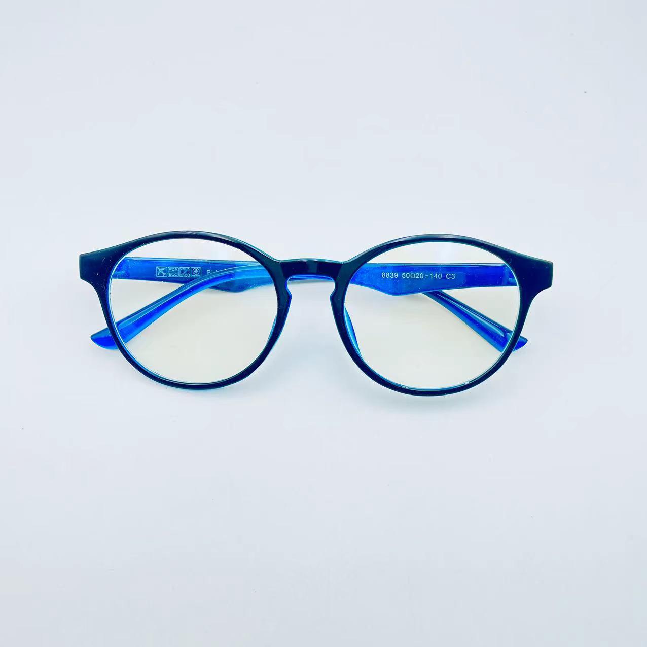แว่นตากรองแสง รุ่น8839 กรอบพลาสติก มีให้เลือก7สี เลนส์BlueBlockกรองแสงสีฟ้า ปกป้องดวงตาจากแสงคอมพิวเตอร์ ไม่รวมอุปกรณ์