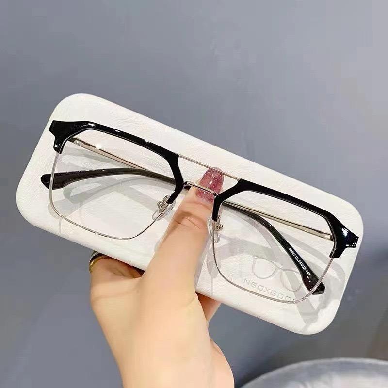แว่นตาปรับแสงออโต้ รุ่น 2398Auto ทรงเหลี่ยมมีคานสุดเท่ใส่แล้วโดดเด่นสุดๆ Photochromic blue filter เลนส์เปลี่ยนสีได้เมื่อออกแดด กรอบโลหะ มีให้เลือก2สี ไม่รวมอุปกรณ์