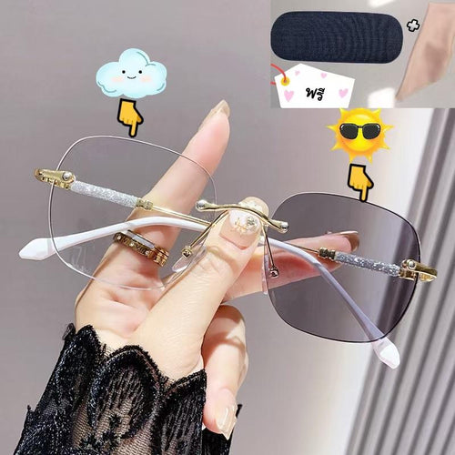 **แถมกล่อง+ผ้า**แว่นกรองแสง ออกแดดเปลี่ยนสี รุ่น 6005Auto ออกแดดเปลี่ยนสีได้ สายตายาวงานแฟชั่นสุดฮิตใส่แล้วสวยสุดๆ กันแดดแว่นตาปรับแสงออโต้ไร้กรอบ