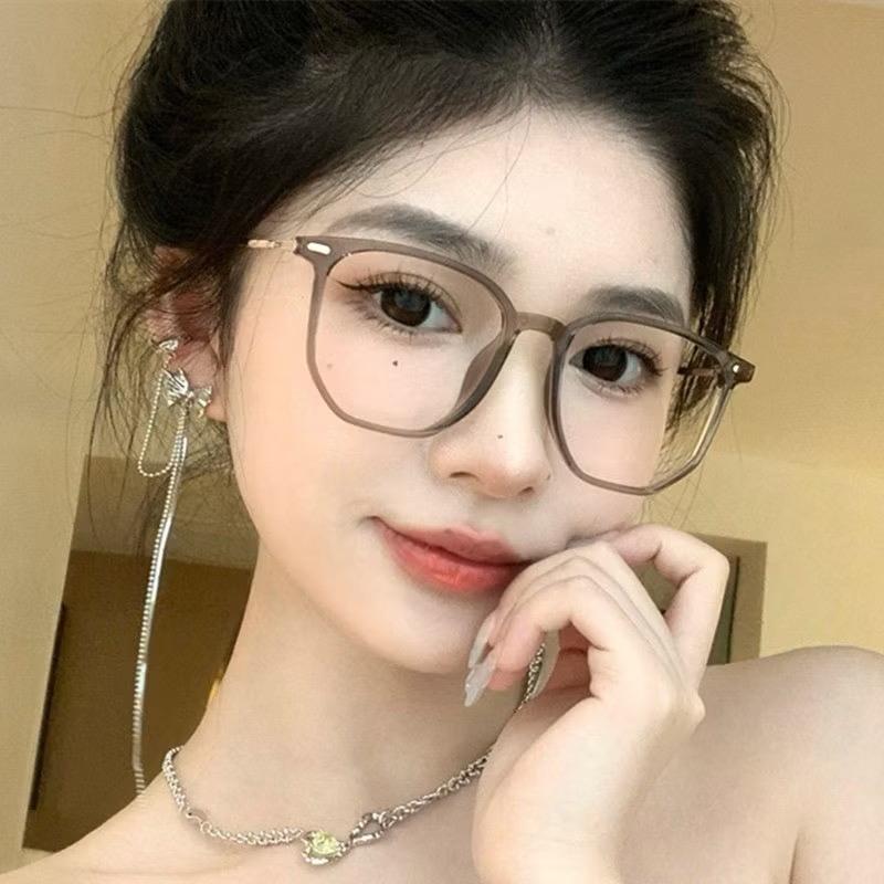 แว่นตากันแดด สายตาสั้น สายตาปกติ ป้องกันรังสียูวีเลนส์ออโต้ รุ่น 9611Auto  ออกแดดเปลี่ยนสีทรงสวยถนอมสายตาได้ดีสุดๆมีหลายสีให้เลือก