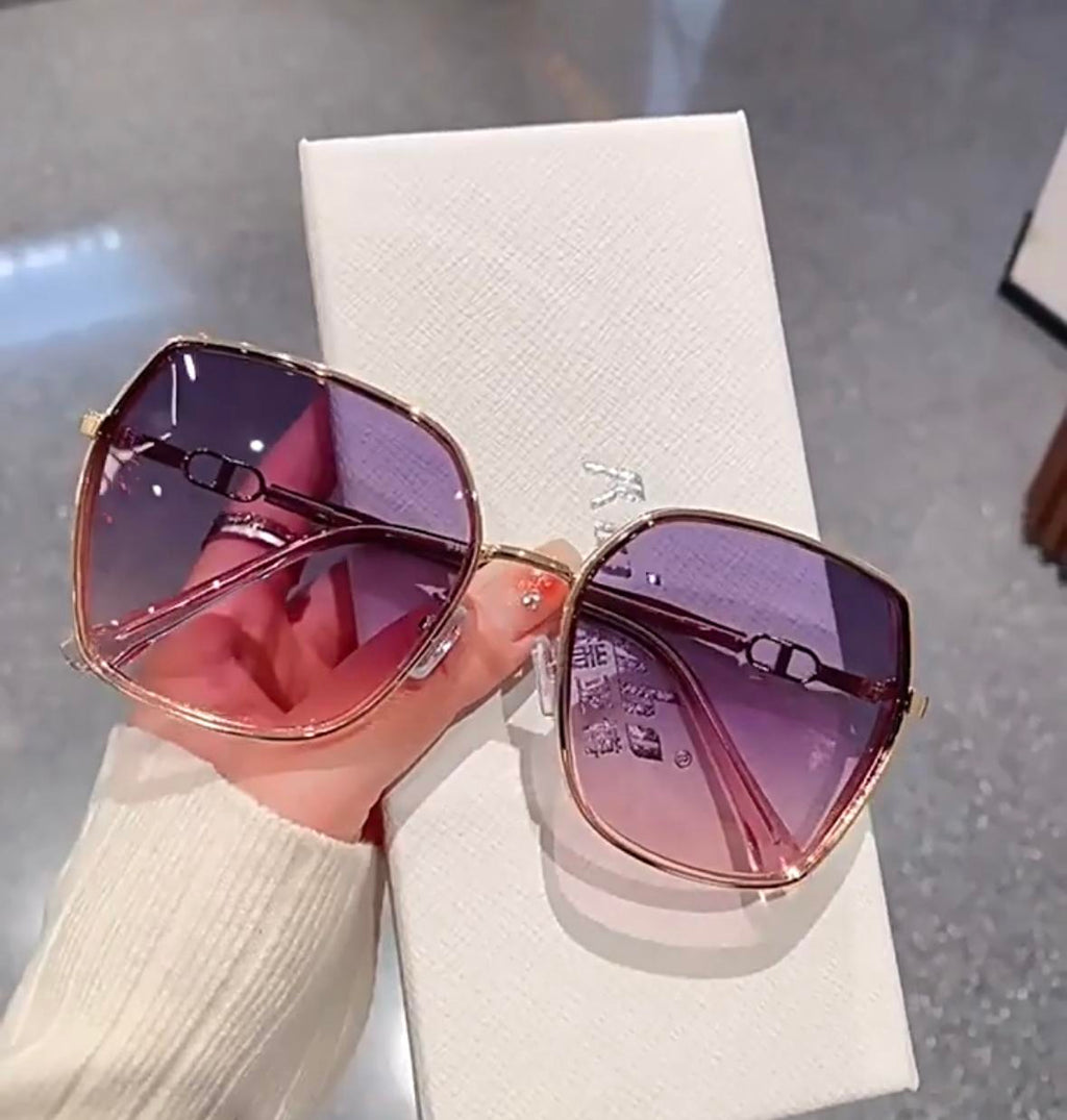 แว่นกันแดดแฟชั่น รุ่นDD8193 มี5สี   กันแดด ขอบเพชร เก็บทรงสวย ใช้ได้ทั้งหญิง-ชาย ไม่รวมอุปกรณ์