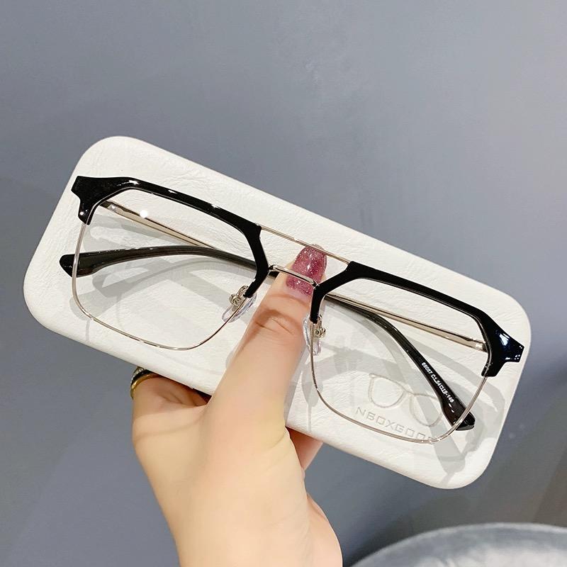 แว่นตาปรับแสงออโต้ รุ่น 2398Auto ทรงเหลี่ยมมีคานสุดเท่ใส่แล้วโดดเด่นสุดๆ Photochromic blue filter เลนส์เปลี่ยนสีได้เมื่อออกแดด กรอบโลหะ มีให้เลือก2สี ไม่รวมอุปกรณ์